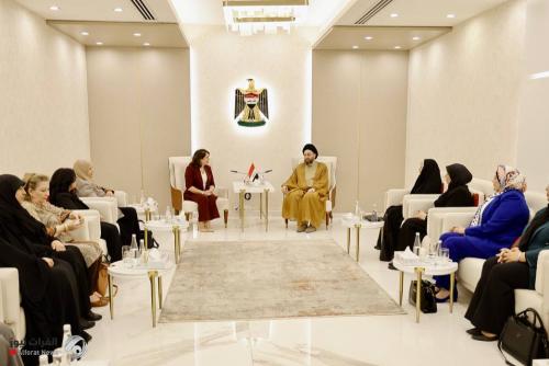 السيد الحكيم: منح المرأة حقوقها الدستورية قوة للمجتمع ونأمل تجاوزها عتبة الكوتا