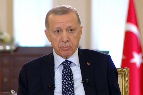 أردوغان يقطع مقابلة على الهواء بسبب وعكة صحية