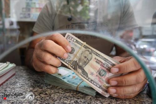 دولارات مزيفة تربك أسواق العملة في لبنان