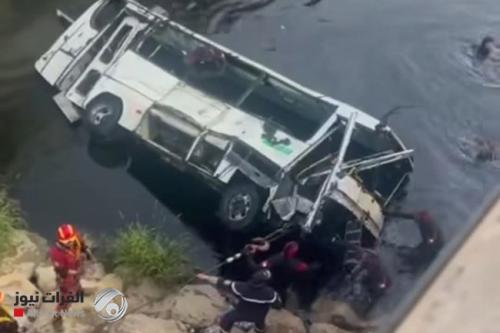 بالفيديو والصور.. مصرع واصابة 27 شخصاً بانقلاب حافلة شرق الجزائر العاصمة