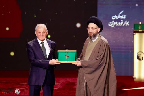السيد الحكيم يتسلم جائزة {بله الذهبية}