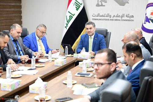 أبو كلل يبحث مع نظيره العُماني تنظيم المنصات الرقمية والشركات العابرة للحدود