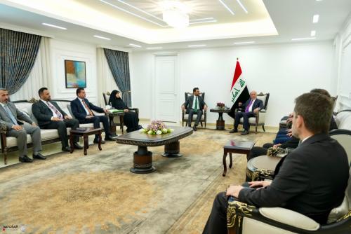 وزير الخارجية ونواب قوى الدولة يؤكدان تعزيز التعاون بين السلطتين لخدمة العمل الوطني