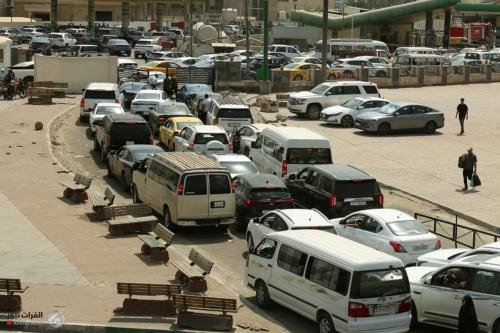 بالفيديو والصور.. ازدحام خانق بمحطات الوقود في بغداد رغم نفي وزارة النفط