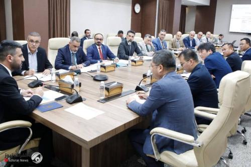 وزير الكهرباء يوجه انذارا لشركة شنغهاي الصينية ويطالبها بمعالجة أسباب التعثر