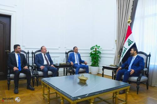 الزيدي يؤكد دعم الحكومة للمنتخب في الاستحقاق المونديالي