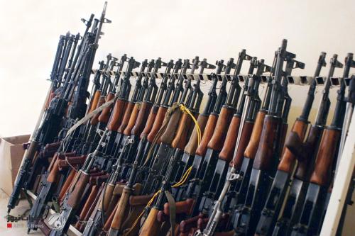 الإطاحة بتاجر أسلحة في بغداد يتاجر عبر مواقع التواصل
