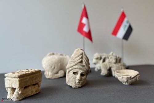 بالصور.. السفارة العراقية في سويسرا تستلم مجموعة ثمينة من الآثار