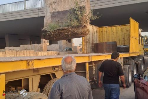 بالصور.. فتح طريق جديد في بغداد ورفع كتل كونكريتية منه
