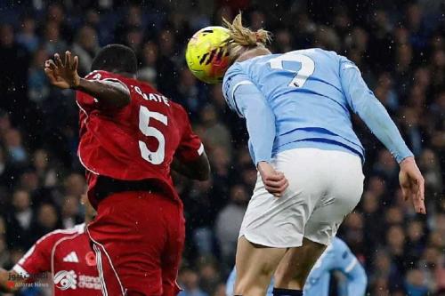 سيتي يسحق ليفربول ويطارد آرسنال على صدارة الدوري الإنجليزي