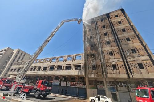 الدفاع المدني: السيطرة على حريق في بناية ببغداد وإنقاذ عوائل محاصرة