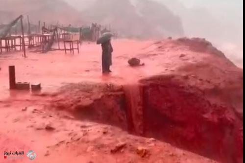 بالفيديو.. {أمطار الدم} في جنوبي ايران