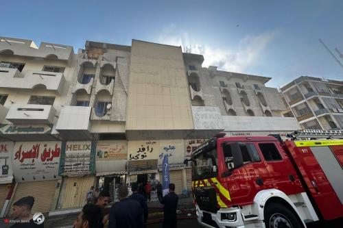 بالصور.. اخماد حريق في بناية تجارية بمنطقة ساحة الخلاني وسط بغداد