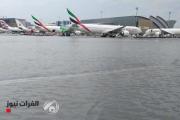 الأمطار تحول مدرج مطار دبي إلى "بحر"