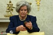 قرصنة هاتف كبيرة موظفي البيت الأبيض و"انتحال شخصيتها"