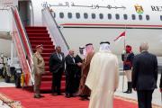 بالصور.. رئيس الجمهورية يصل إلى البحرين