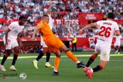 ريال مدريد يهزم إشبيلية وبرشلونة يسقط في ليلة التتويج
