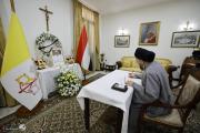 السيد الحكيم في زيارته لسفارة الفاتيكان: رحيل البابا محطة حزينة لكنها فرصة لتعميق أسس التعايش