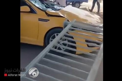 بالفيديو.. سقوط محجر جسر الحولي الجديد في الناصرية وتضرر عدد من السيارت