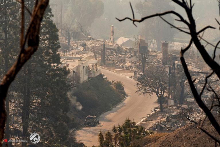 2025 01 11T033451Z 825609558 RC277CA3XY1E RTRMADP 3 CALIFORNIA WILDFIRES